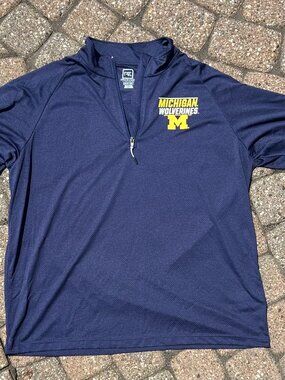 University of Michigan Quarter Zip Long Sleeve XL Shirt